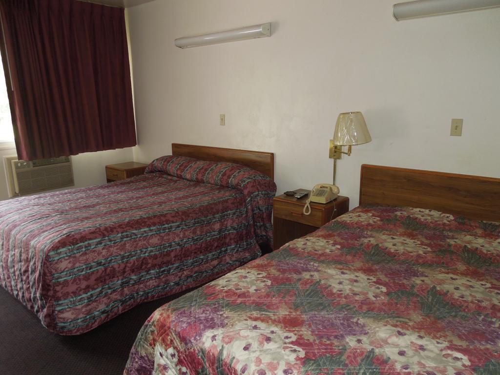 Lees Motel Едисън Стая снимка