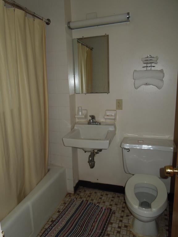 Lees Motel Едисън Екстериор снимка
