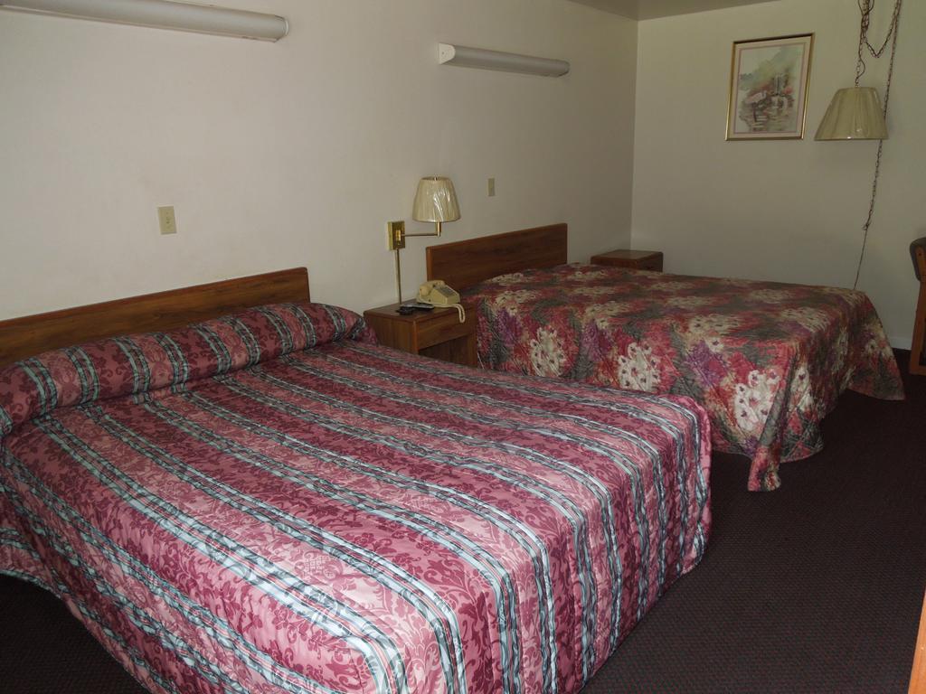 Lees Motel Едисън Стая снимка